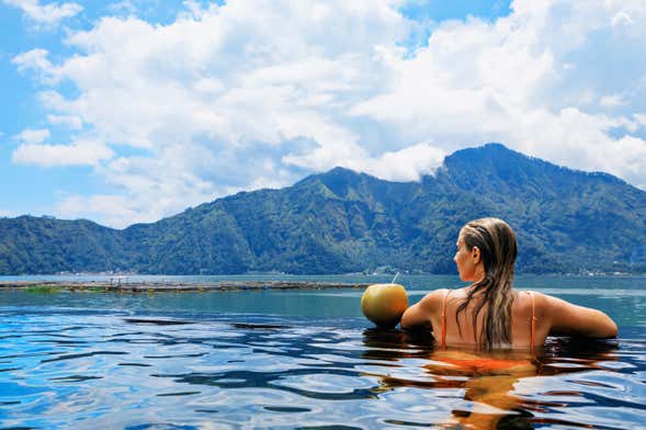 Pinggan Viewpoint + Batur Thermal Pools Tour